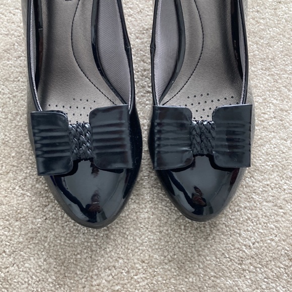 5/$100 🎀 Shoe bows - Picture 1 of 4